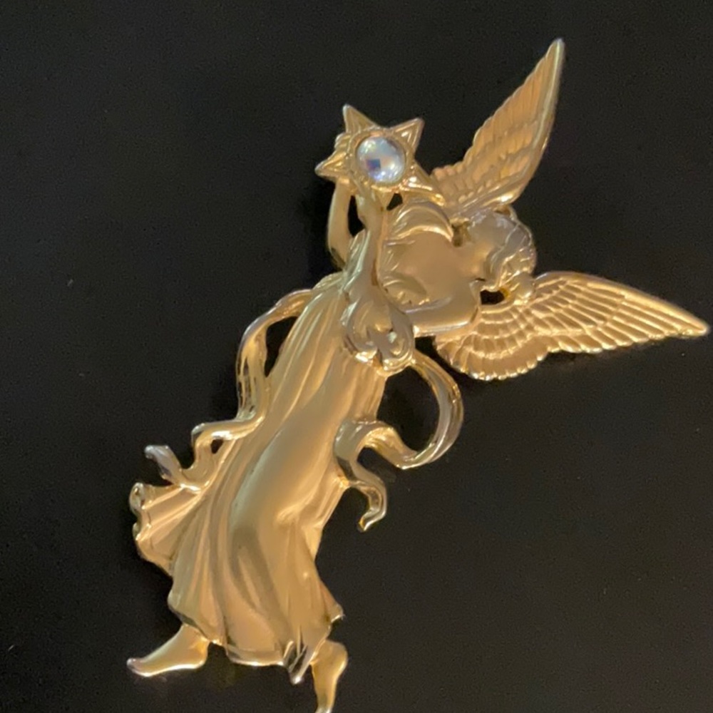 JJ Jonette Angel Holding Star With AB Center Gold Plated Brooch Pin